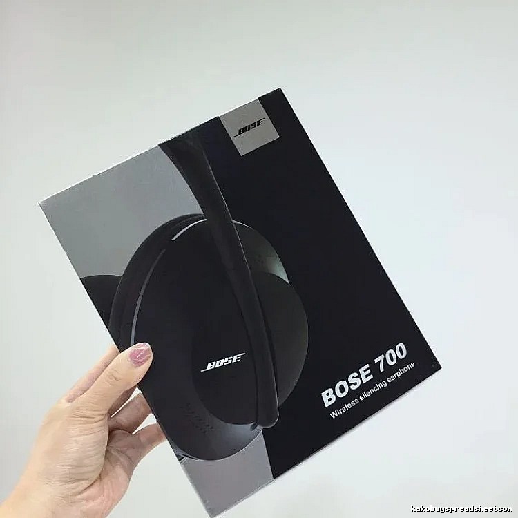 Bose 700 Wireless Headphones in Black