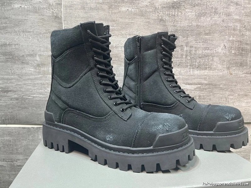 Combat Boot with Black Lace-up Boot for Casual Outfits