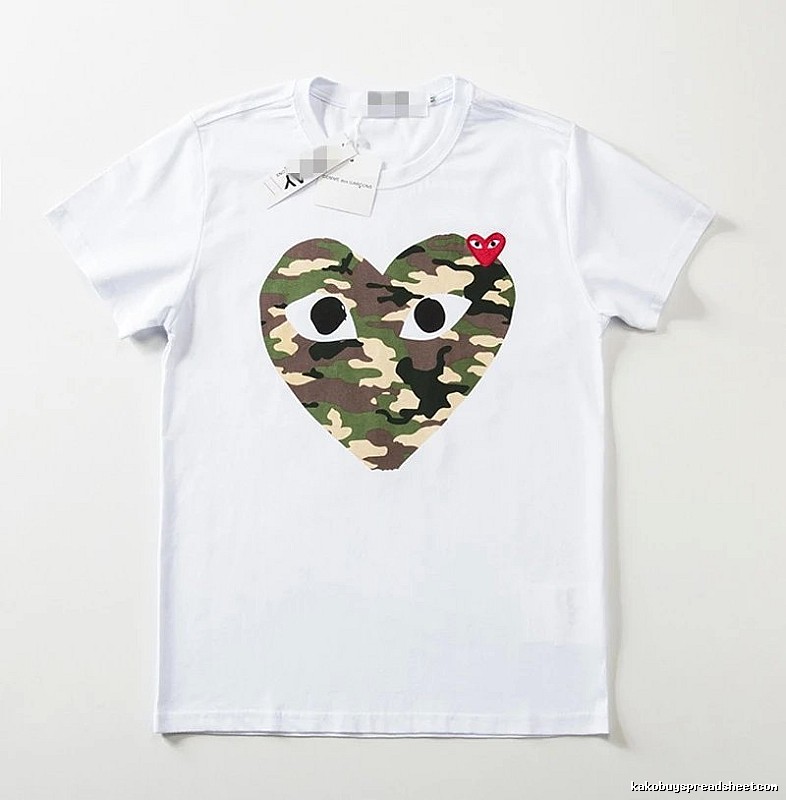 Comme des Garcons PLAY 2021-17 Green Style 2117 Heart Logo T-Shirt City Outfit
