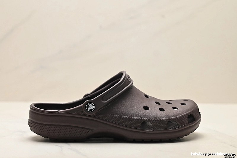 Crocs Classic Clog in Dark Brown