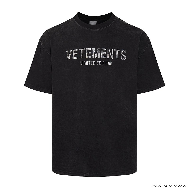 Logo Detail Statement graphic T-shirt Black Colorful Lucky with Relaxed Feel