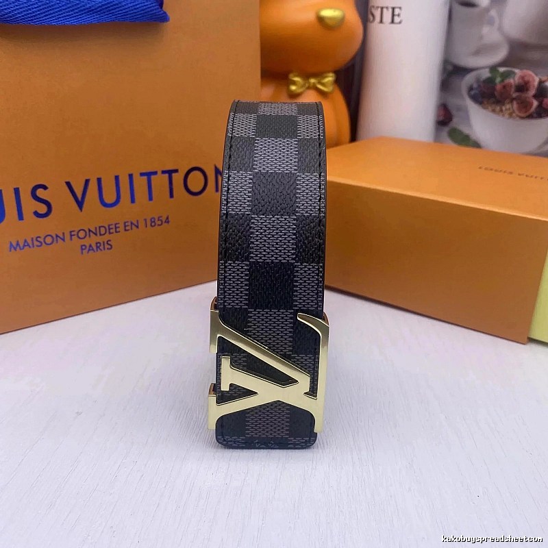 Louis Vuitton Minimal Outfit Detail Monogram Belt Resort Wear
