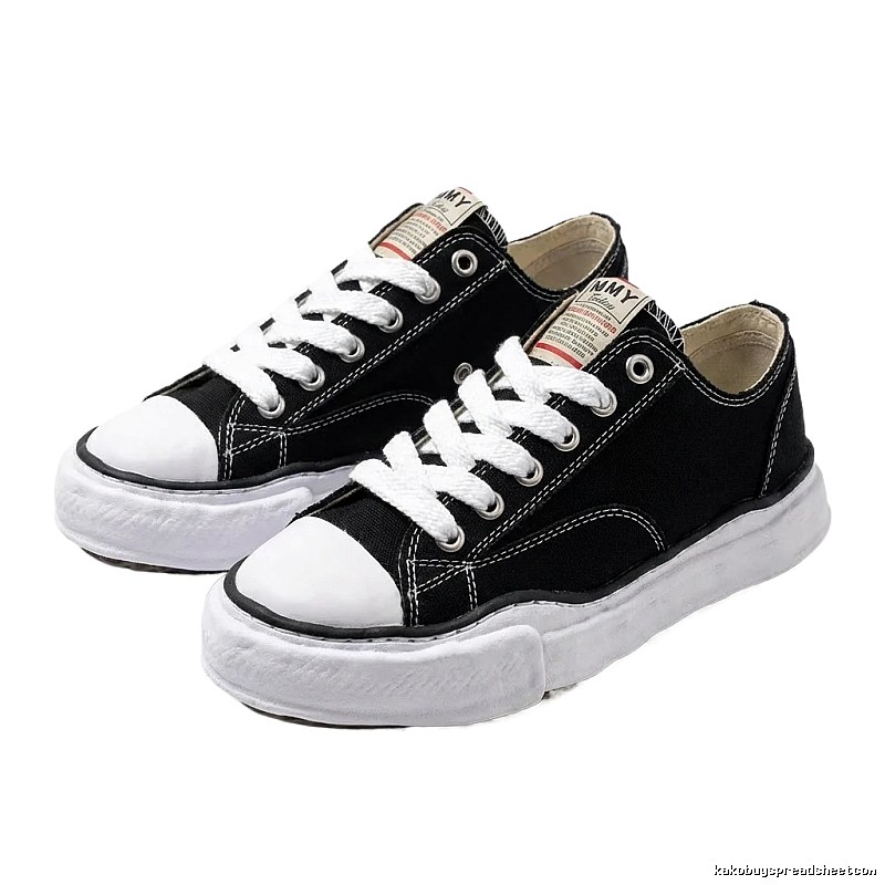 MMY Classic Simple Black and White Canvas Shoes