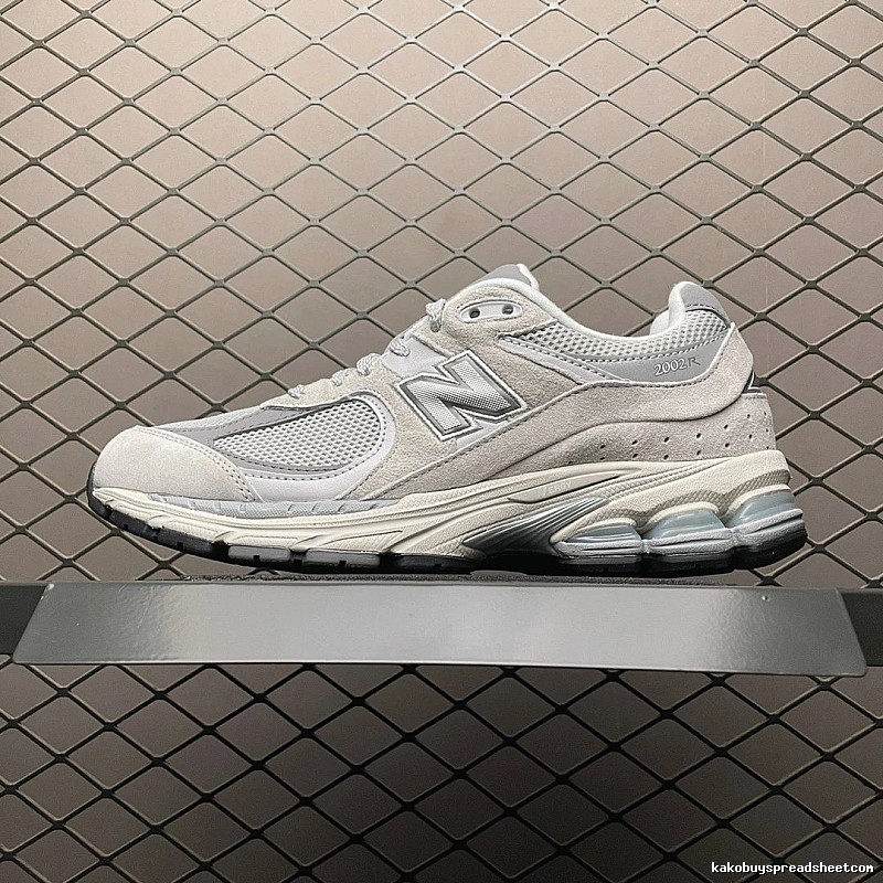 New Balance Beige Running Shoes Featuring Classic Running Profile