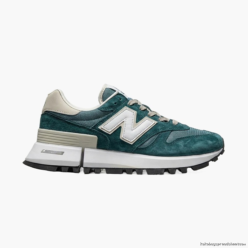 New Balance retro-style dark green running shoes