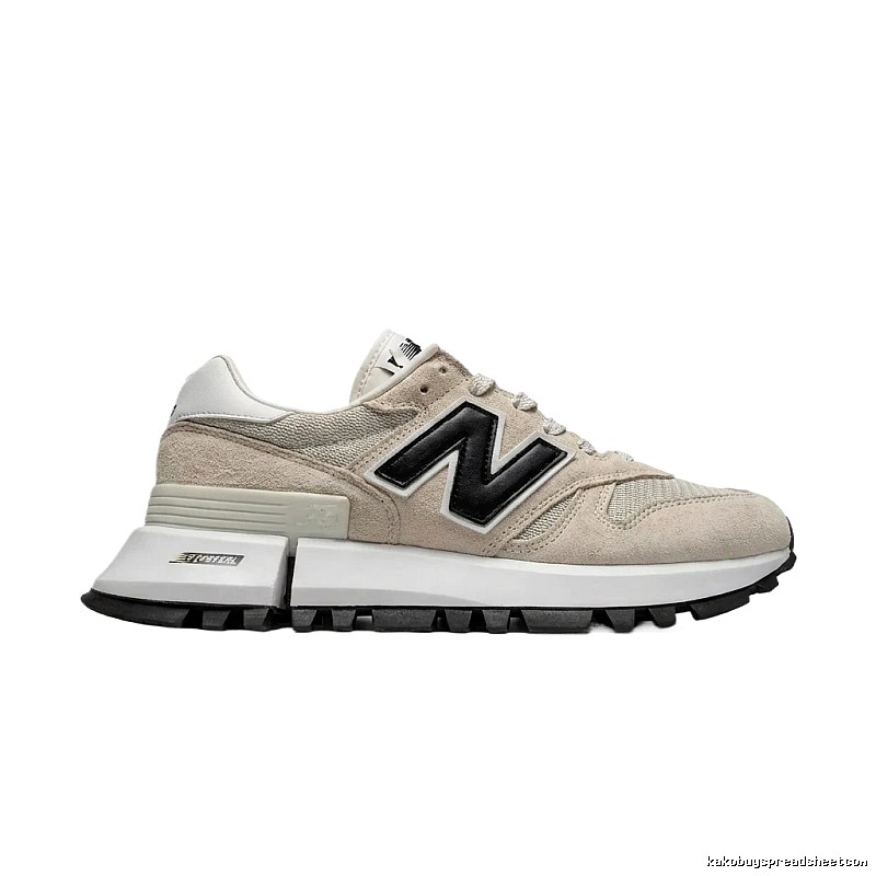 New Balance retro-style off-white sneakers