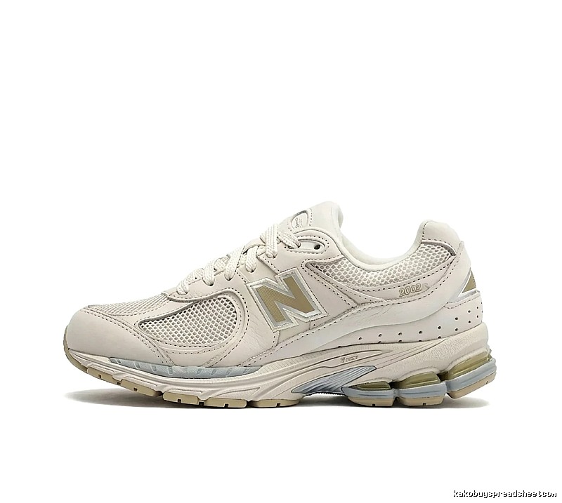 New Balance retro-style off-white sports shoes