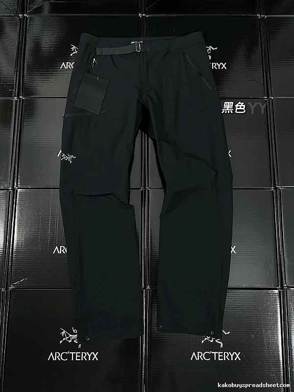 Technical Hiking Pants in Black with discreet logo - Arc'teryx