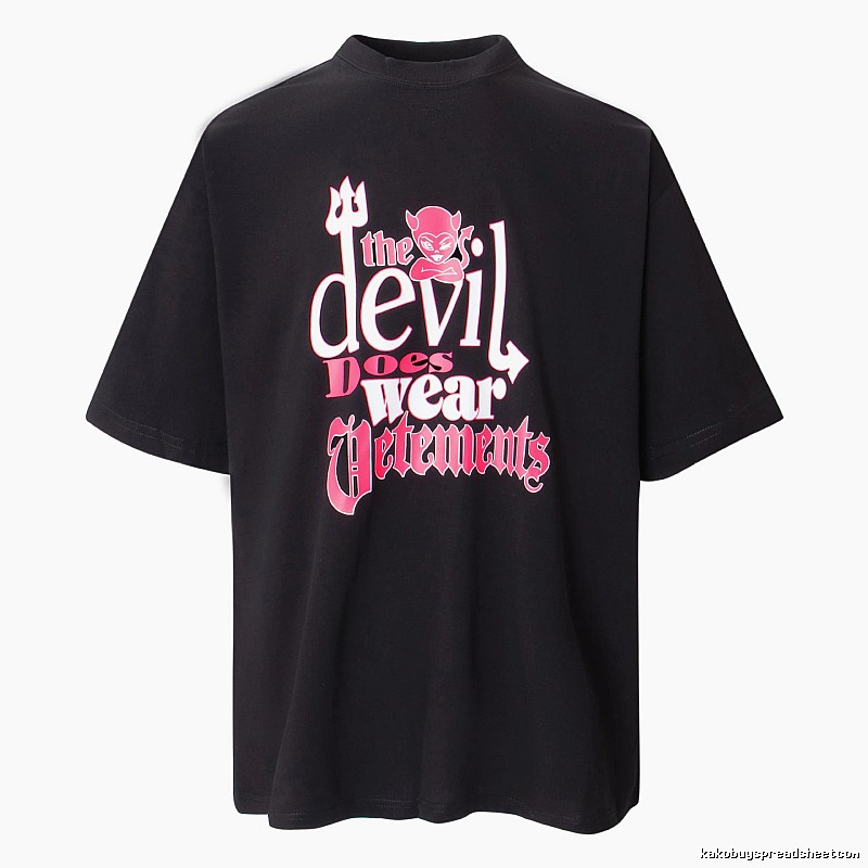 Travel Statement graphic T-shirt Black Colorful Lucky with Modern Look