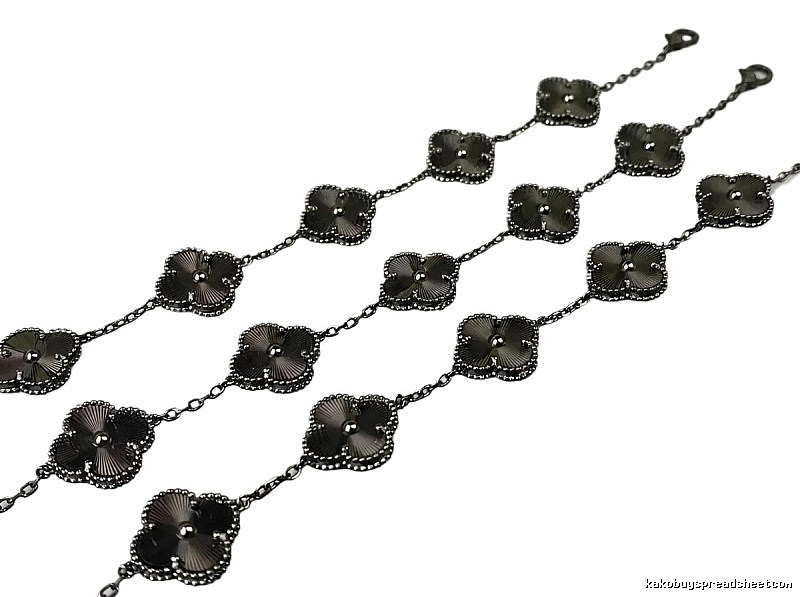 Van Cleef & Arpels Alhambra black bracelet