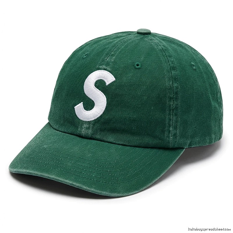Vintage-style green hat with Supreme letters